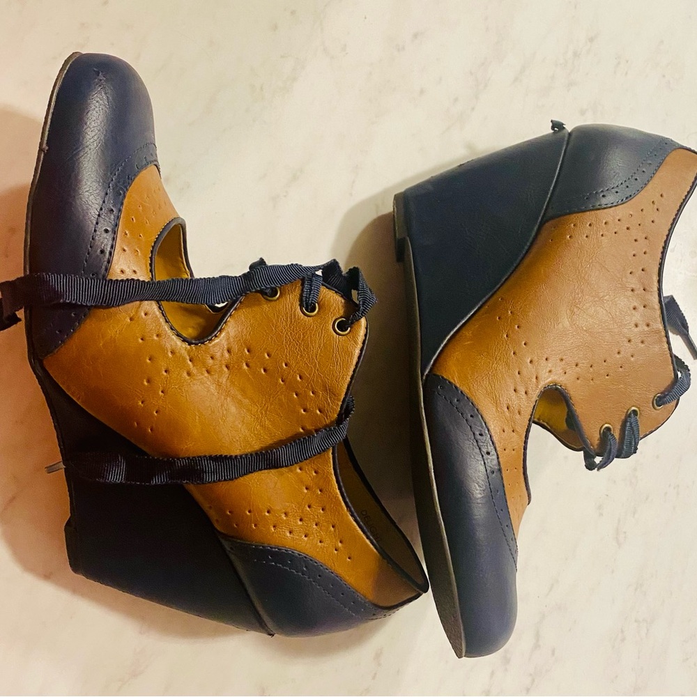 Crown Vintage Two-Tone Brown and Navy Wedge Oxfords